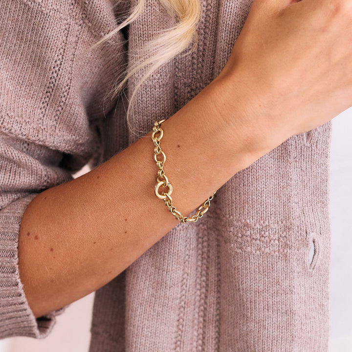  Merritt Bracelet with round textured links and a ring clasp, worn by a model.