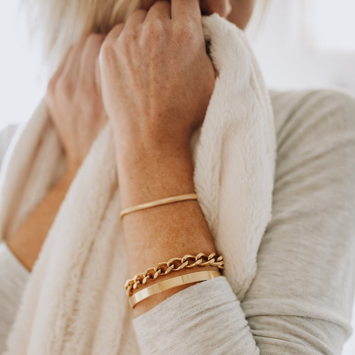  @kylee.pickering wearing Izzy Herringbone Bracelet by @brookandyork